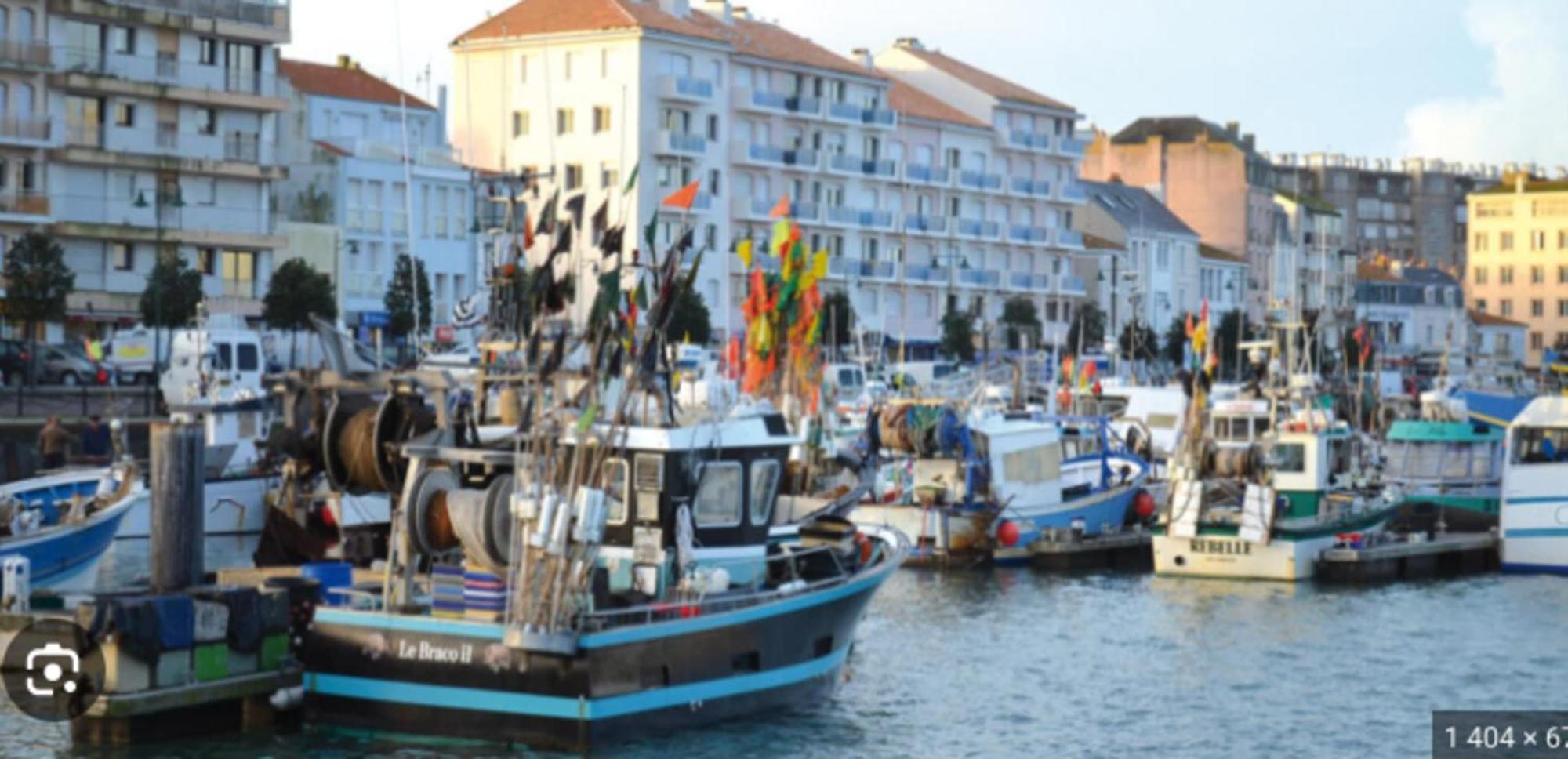 Pretty And Bright Studio With View On The Harbor Les Sables-dʼOlonne Екстериор снимка